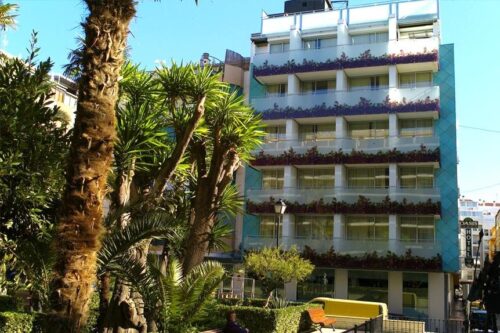 Oasis Plaza