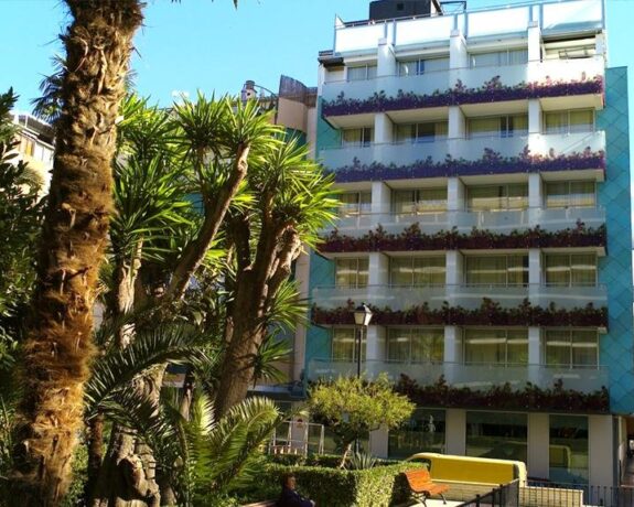 Oasis Plaza