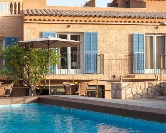 Es Corte Vell Inland Hotel