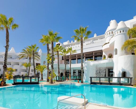 Hotel H10 Estepona Palace - logies & ontbijt